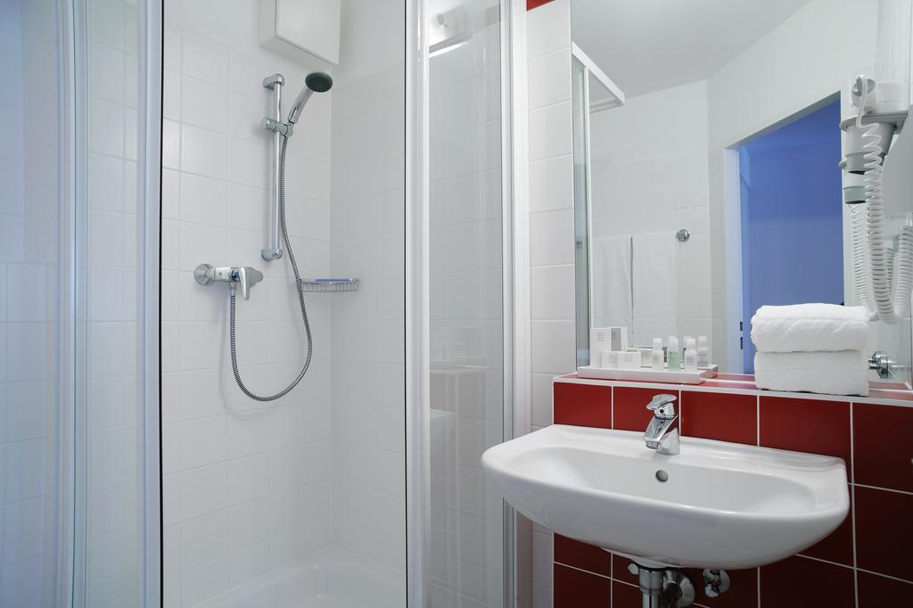 Family Room,765668962:JPEG